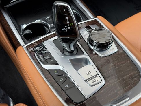 Used 2020 BMW 750i xDrive w/ Autobahn Package AWD/4WD image 33