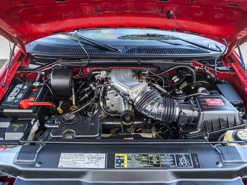 Used 2004 Ford F150 Lightning RWD image 33