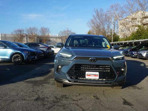 Used 2026 Toyota Grand Highlander Limited image 2