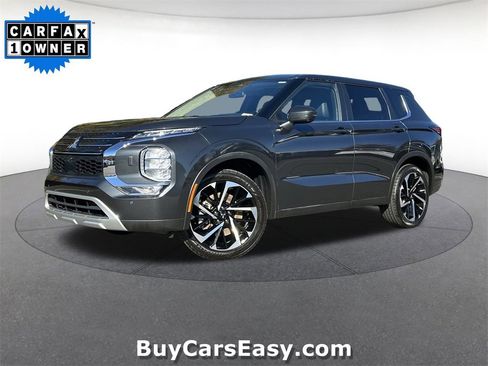 Used 2024 Mitsubishi Outlander SE image 1