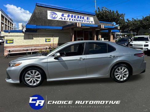 Used 2019 Toyota Camry LE FWD image 3