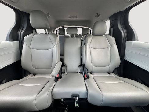 Certified 2025 Toyota Sienna XLE FWD image 13