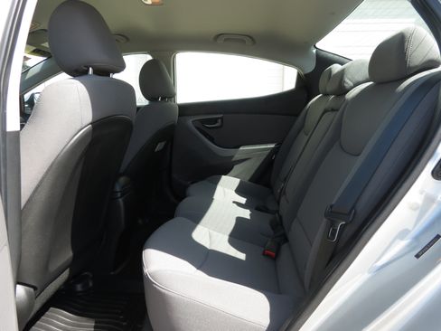 Used 2014 Hyundai Elantra SE w/ Option Group 02 FWD image 27