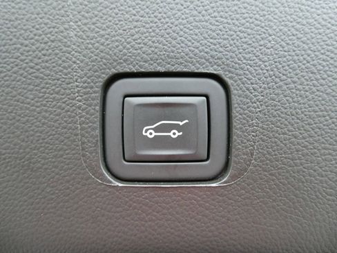 Certified 2023 Chevrolet Traverse LT w/ LT Premium Package AWD/4WD image 20
