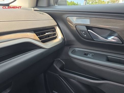 Used 2023 GMC Terrain Denali w/ Denali Premium Package AWD/4WD image 28