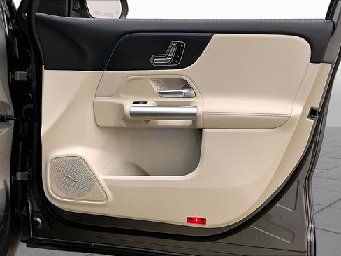 Certified 2025 Mercedes-Benz GLA 250 4MATIC image 26
