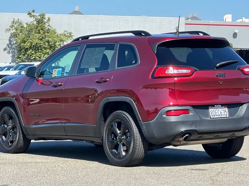 Used 2018 Jeep Cherokee Latitude w/ Altitude Package FWD image 7