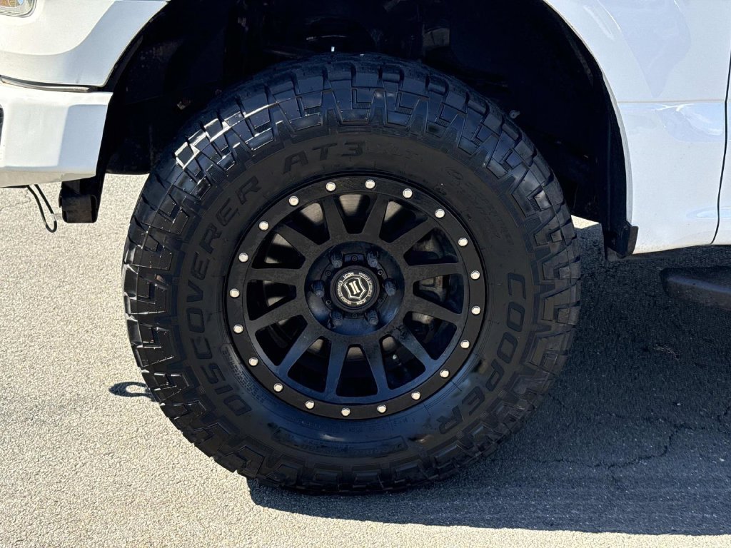 Used 2017 Ford F150 XLT w/ Equipment Group 302A Luxury AWD/4WD image 8
