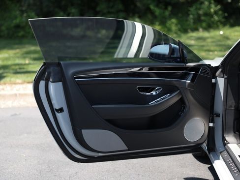 Used 2020 Bentley Continental GT image 27