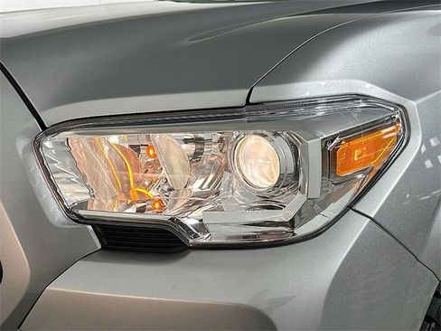 Used 2022 Toyota Tacoma SR image 29