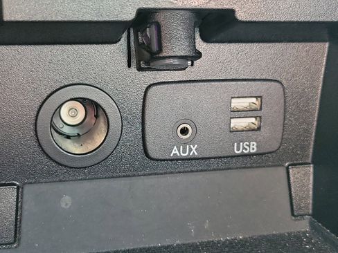 Used 2017 Subaru Outback 2.5i Limited AWD/4WD image 27