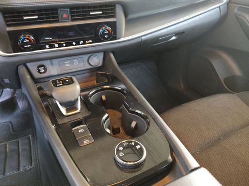 Used 2025 Nissan Rogue SV AWD/4WD image 26