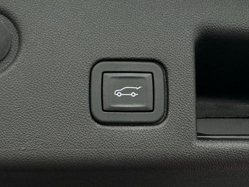 Used 2024 Chevrolet Equinox Premier image 12