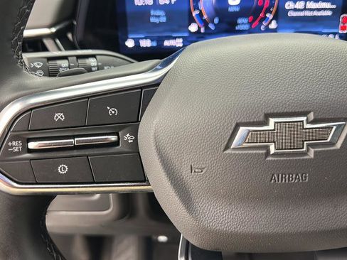 Used 2025 Chevrolet Suburban Z71 AWD/4WD image 18