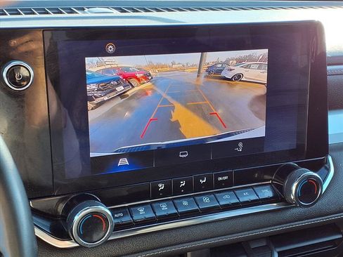 Used 2023 Chevrolet Colorado LT w/ LT Convenience Package image 5