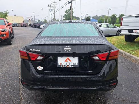 Used 2025 Nissan Altima 2.5 SV FWD image 9