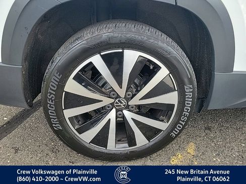 Certified 2023 Volkswagen Taos SE w/ Panoramic Sunroof Package AWD/4WD image 19