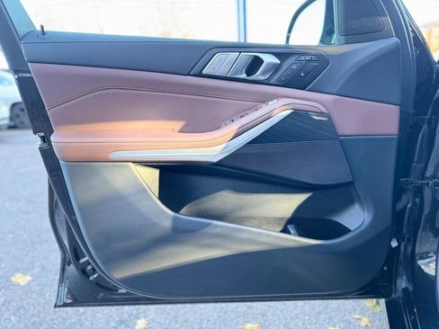 Used 2022 BMW X7 xDrive40i w/ Premium Package image 11