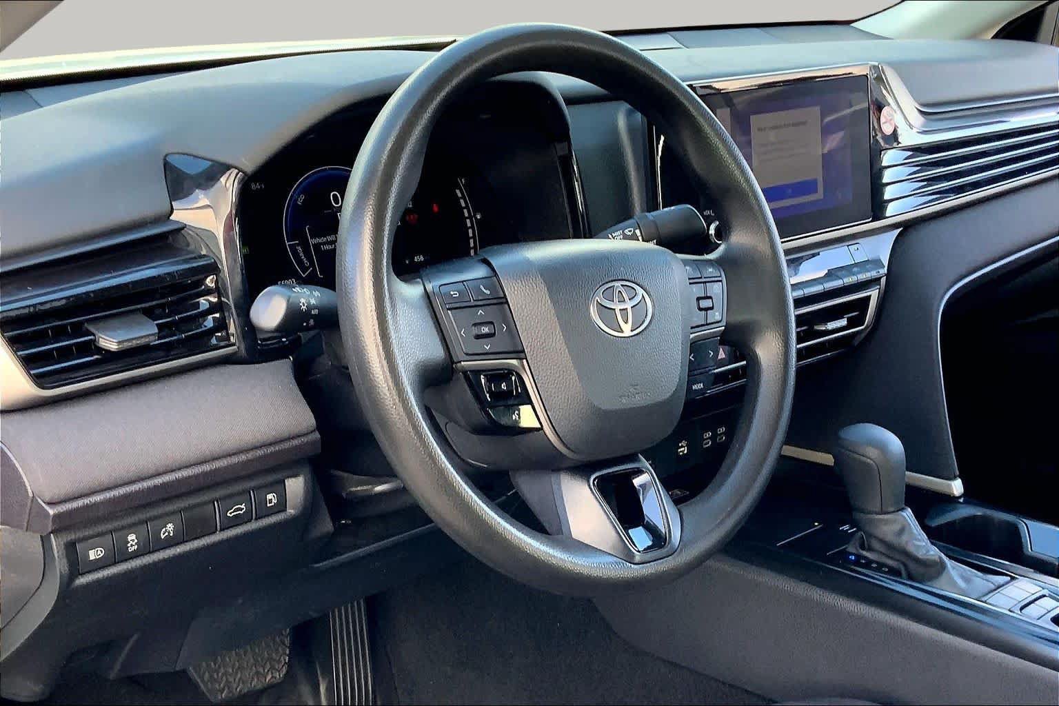 Used 2025 Toyota Camry LE FWD image 17