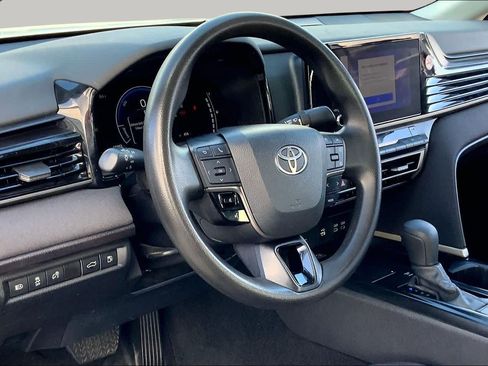 Used 2025 Toyota Camry LE FWD image 17