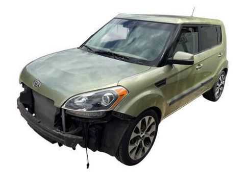 Used 2013 Kia Soul ! w/ Premium Pkg FWD image 1