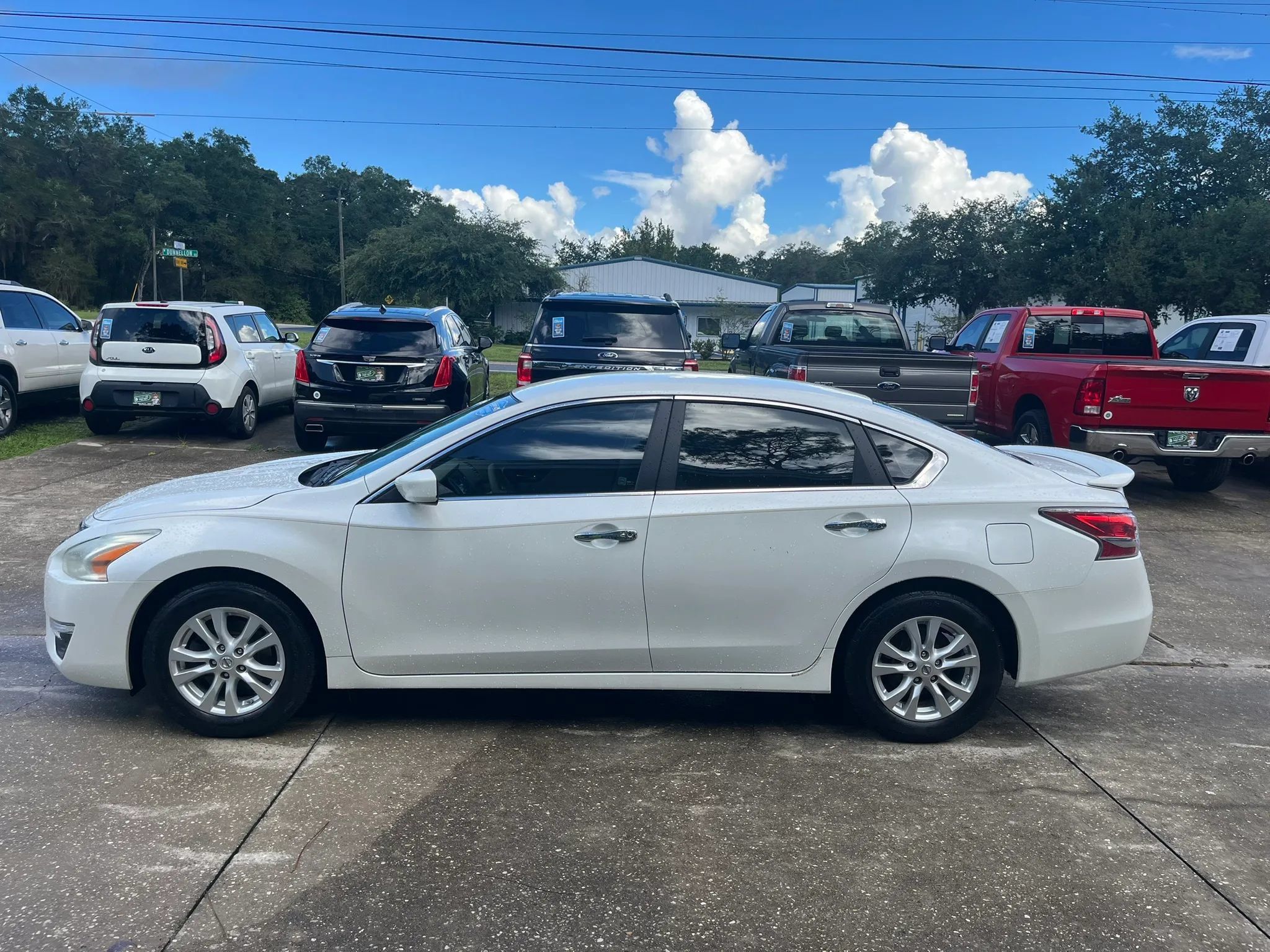 Used 2014 Nissan Altima 2.5 S w/ Sport Value Package FWD image 4