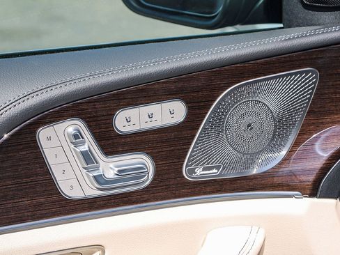 New 2026 Mercedes-Benz GLS 580 4MATIC image 21