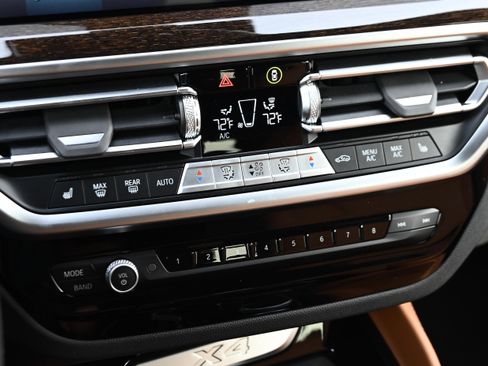 Certified 2025 BMW X4 xDrive30i image 15