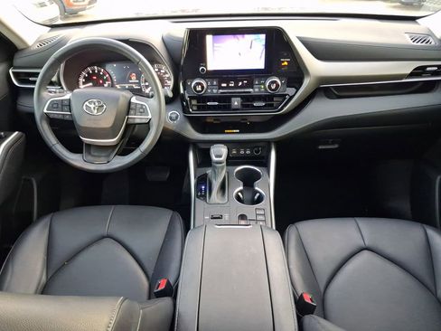 Used 2023 Toyota Highlander XLE image 9