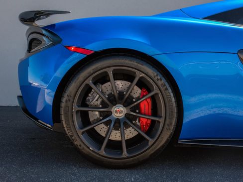 Used 2018 McLaren 570S Spider RWD image 33