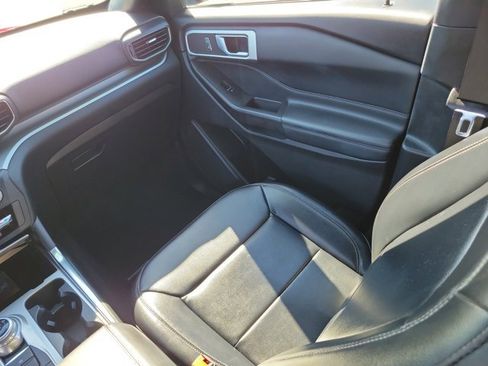 Used 2020 Ford Explorer XLT w/ Equipment Group 202A image 4