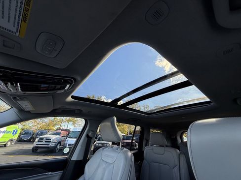 Used 2021 Jeep Grand Cherokee L Overland w/ Luxury Tech Group IV image 28