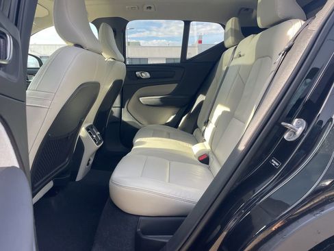 Certified 2023 Volvo XC40 B5 Plus w/ Protection Package Premier image 19