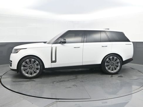 Used 2023 Land Rover Range Rover SE AWD/4WD image 2