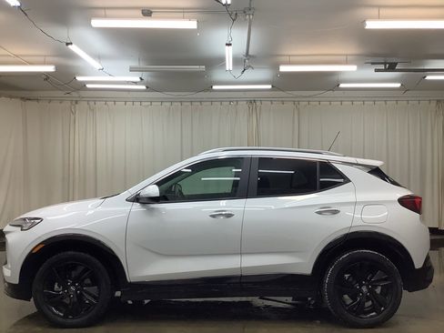 Used 2024 Buick Encore GX Sport Touring image 10