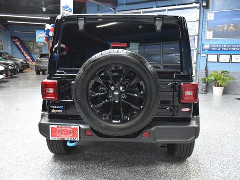 Used 2024 Jeep Wrangler Unlimited Sahara w/ Technology Group image 7