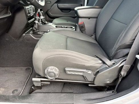 Used 2018 Jeep Wrangler Sport S image 22