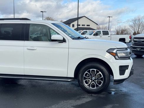 Used 2023 Ford Expedition Max XLT image 4