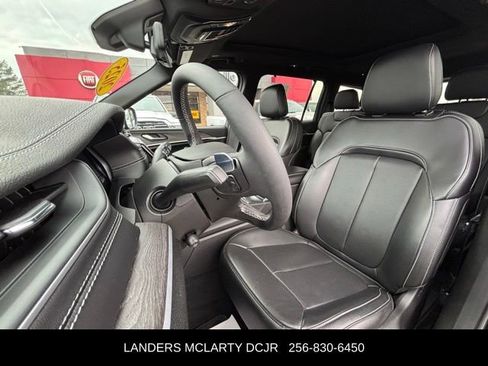 Used 2025 Jeep Grand Cherokee L Limited w/ Luxury Tech Group II image 25