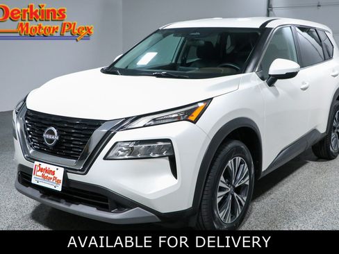 Used 2022 Nissan Rogue SV FWD image 1