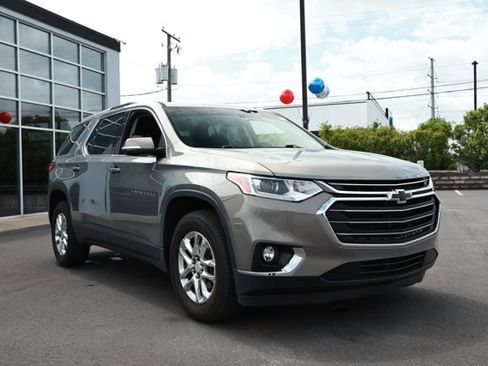 Used 2018 Chevrolet Traverse LT FWD image 3