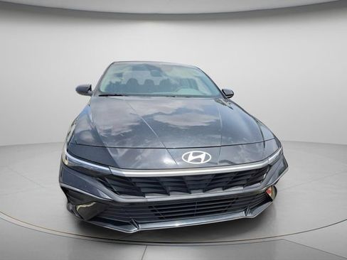 Used 2024 Hyundai Elantra SEL FWD image 3