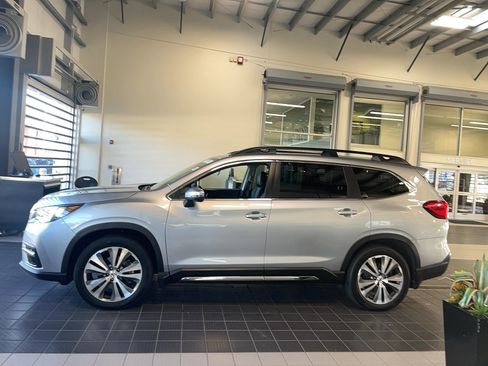 Used 2022 Subaru Ascent Limited w/ Technology Package image 3