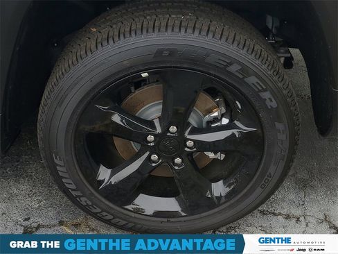 New 2025 Jeep Grand Cherokee L Altitude image 5