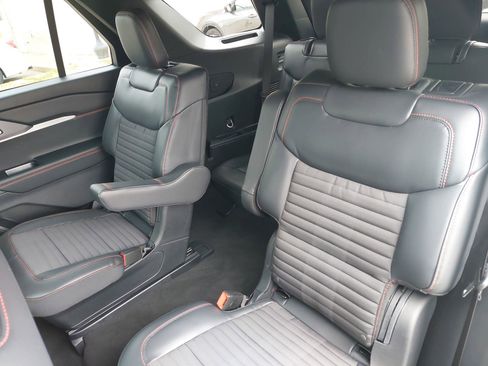 Used 2025 Ford Explorer ST-Line w/ Premium Package image 15