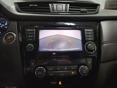 Used 2018 Nissan Rogue SV image 18