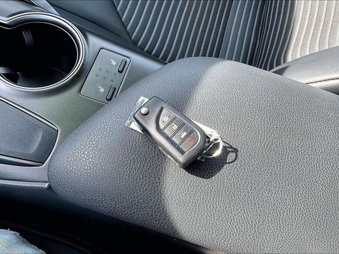 Used 2023 Toyota Camry SE image 11