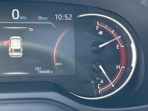 Used 2025 Toyota RAV4 XLE Premium image 22