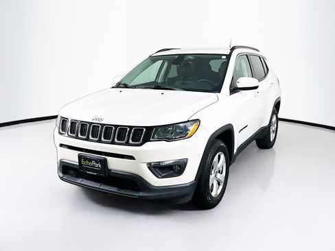 Used 2018 Jeep Compass Latitude w/ Popular Equipment Group AWD/4WD image 3