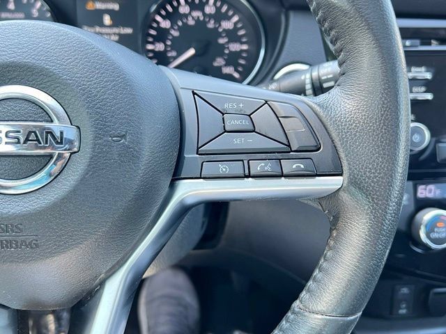 Used 2017 Nissan Rogue SV AWD/4WD image 25